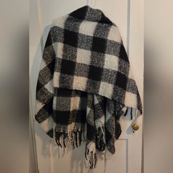 NWT | LOFT | Buffalo Check Wrap | One Size | Black and White - Picture 5 of 8